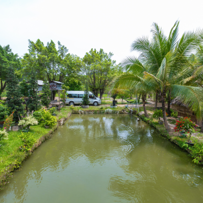 Hồ tại quán